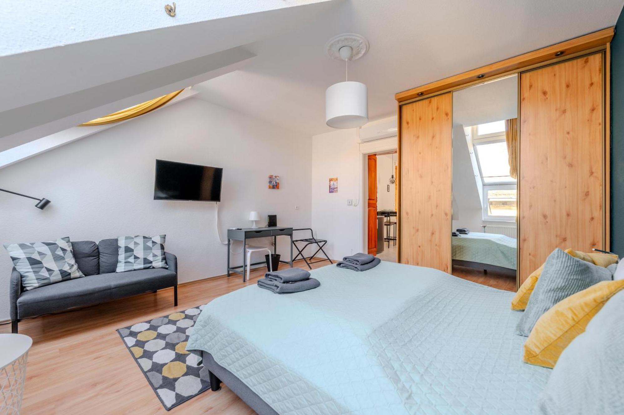Cozy Flat In The Heart Of Buda Budapest Bagian luar foto