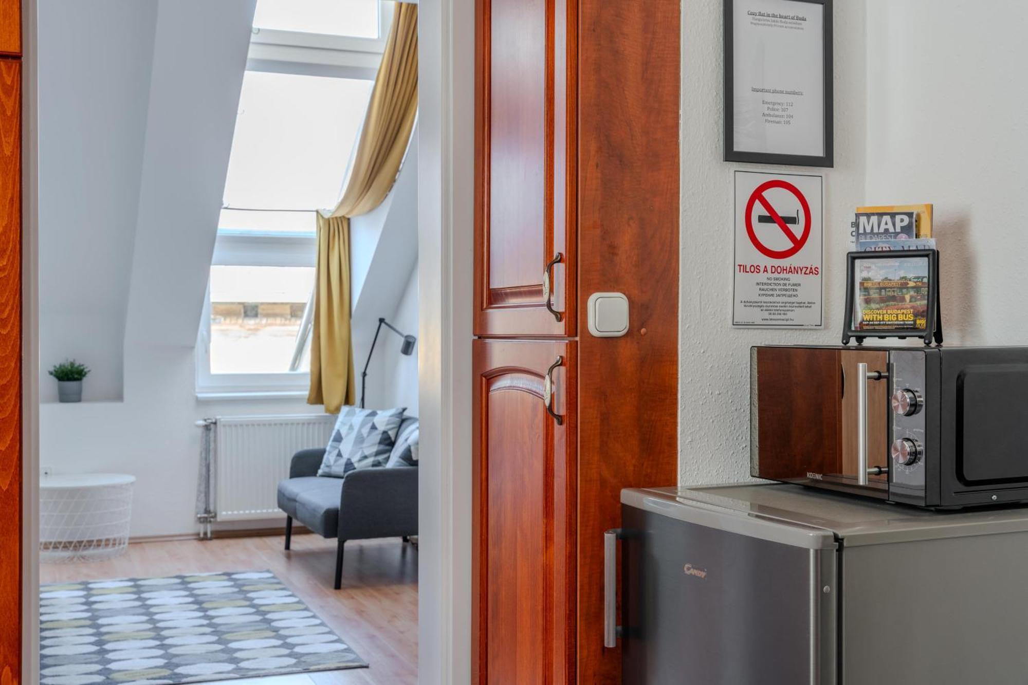 Cozy Flat In The Heart Of Buda Budapest Bagian luar foto
